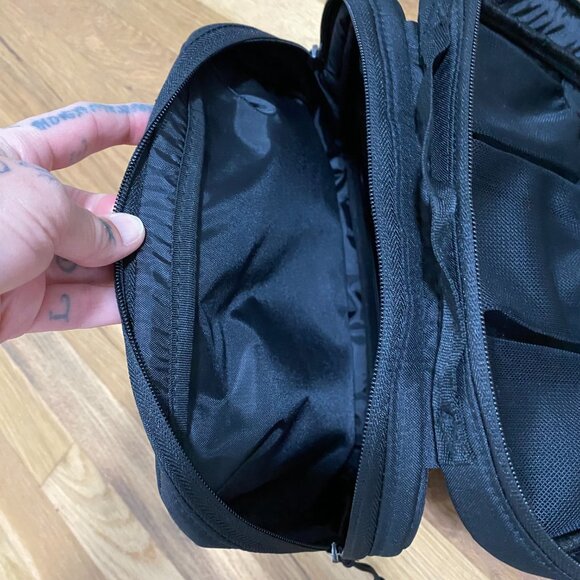 Eagle Creek Pack-It® Trifold Toiletry Kit - Picture 4 of 12